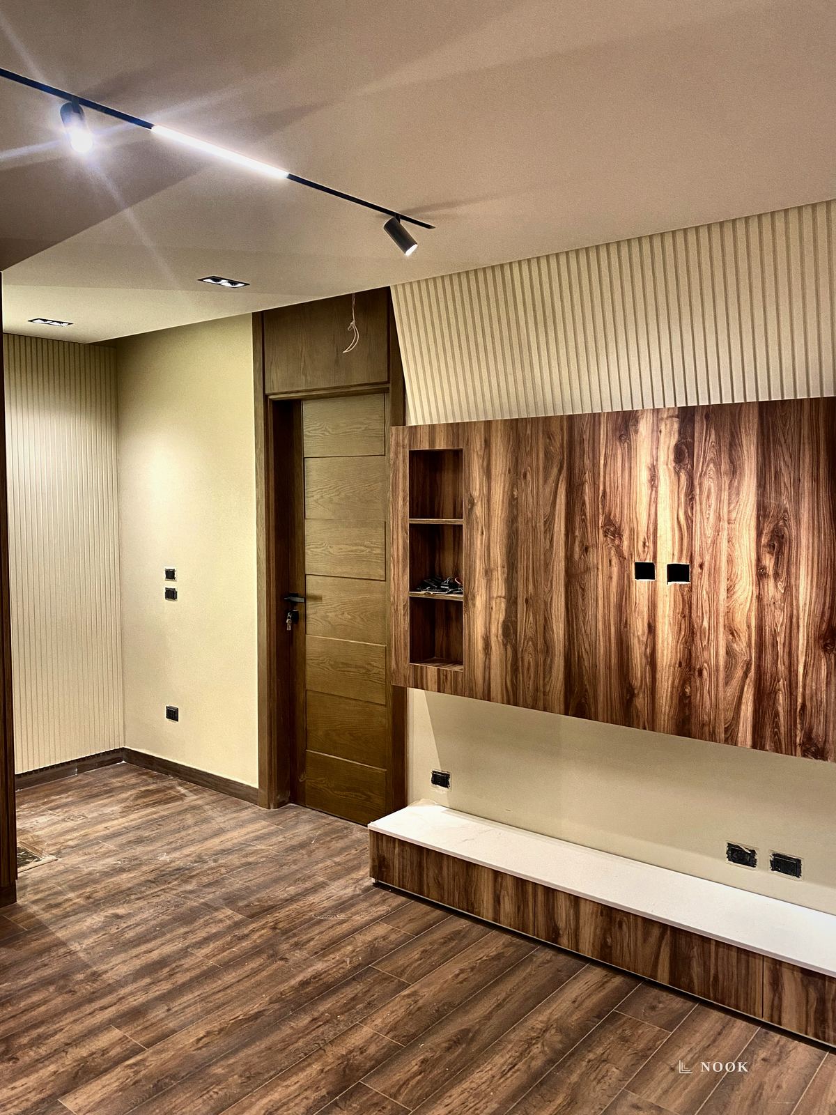 Mountain View Hyde Park iVilla — Nook finishing project